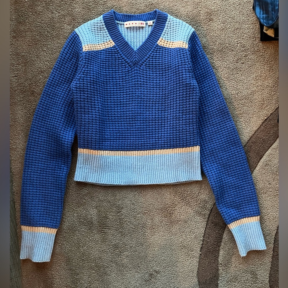 Blue Knitted V-Neck Long sleeve sweater (MARNI/Uniqlo)